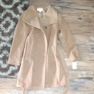 NWT Michael Kors Wool blend, belted, single-breasted, wrap trench coat. medium.